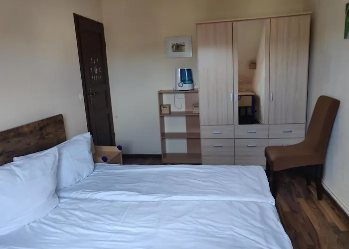 Modern Townhouse, Quiet And Close To The Centre. 別荘