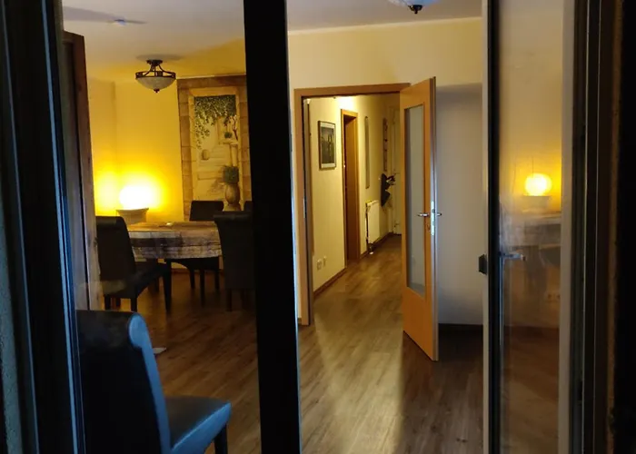 Modern Townhouse, Quiet And Close To The Centre. 別荘