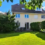 Modern Townhouse, Quiet And Close To The Centre. Vakantiehuis Berlijn