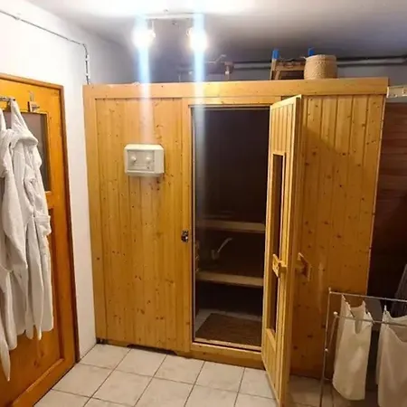 Modern Townhouse, Quiet And Close To The Centre.