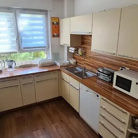 Modern Townhouse, Quiet And Close To The Centre. Дом отдыха Берлин