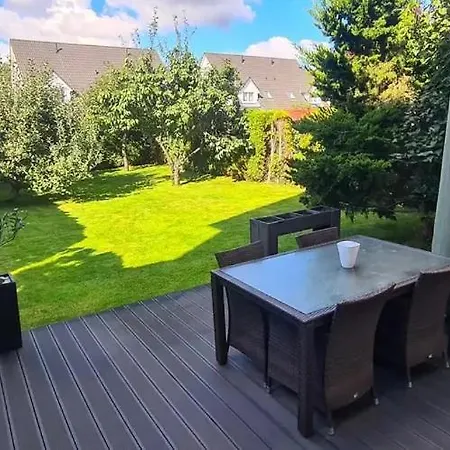 Vakantiehuis Modern Townhouse, Quiet And Close To The Centre. *