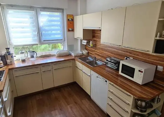 Modern Townhouse, Quiet And Close To The Centre. Дом отдыха Берлин