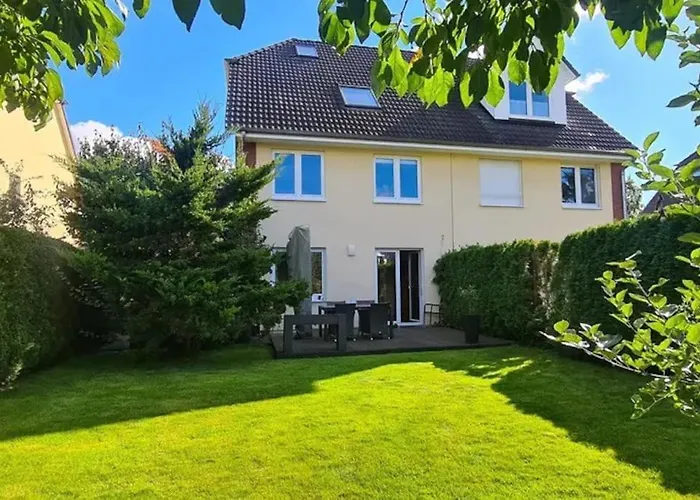 Modern Townhouse, Quiet And Close To The Centre. Сasa de vacaciones Berlín